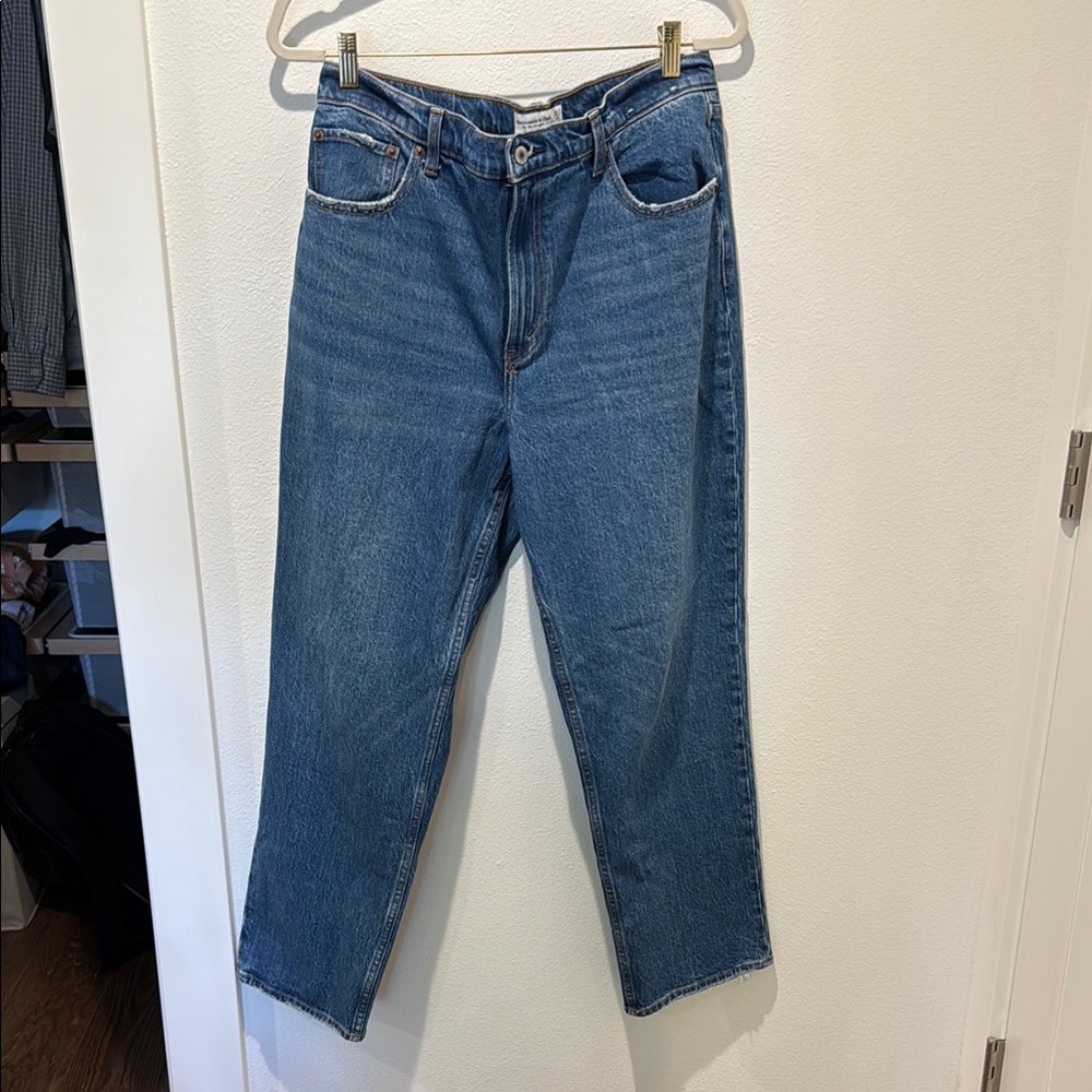 Abercrombie & Fitch The ‘90s Straight Ultra High Rise